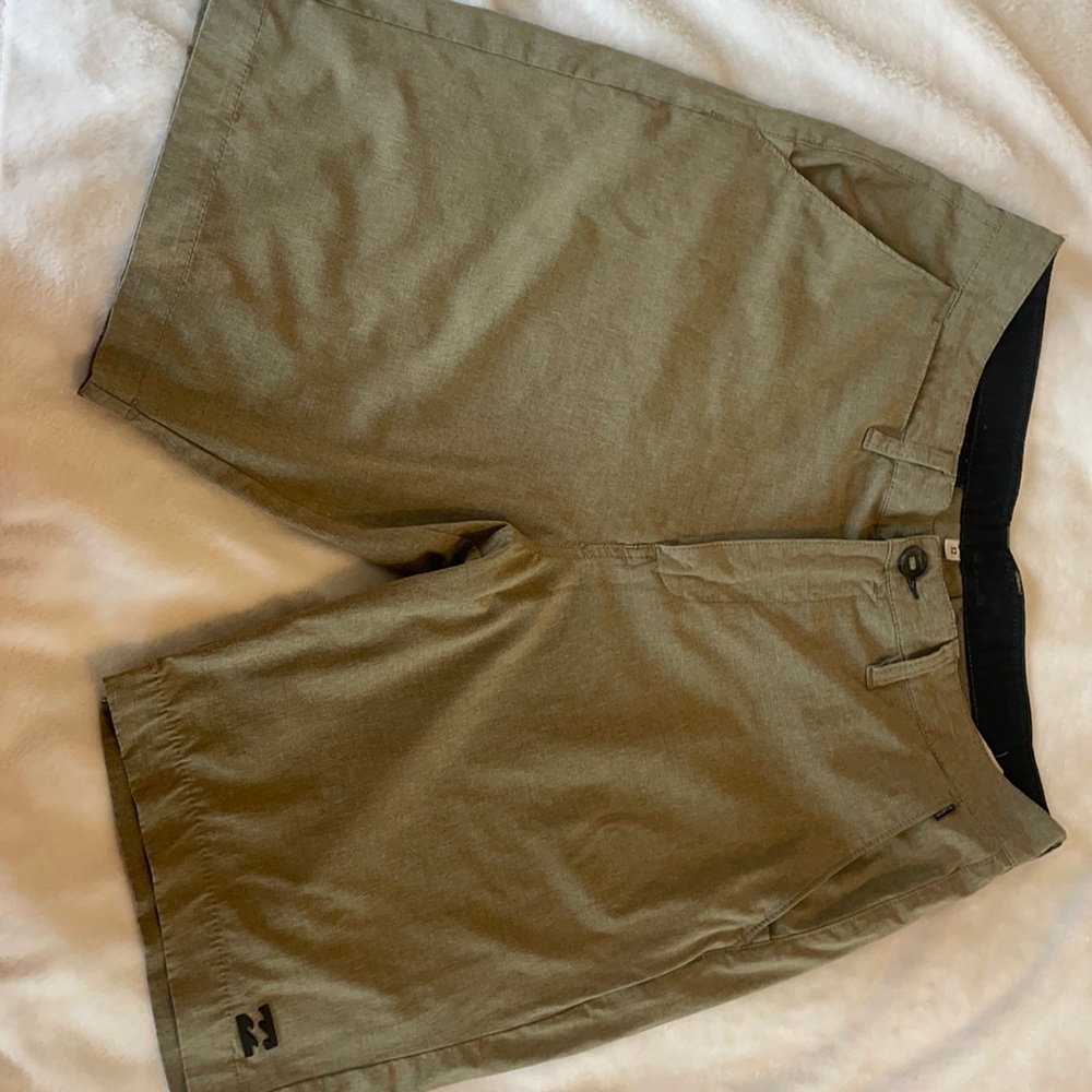 Billabong quick dry shorts size 32